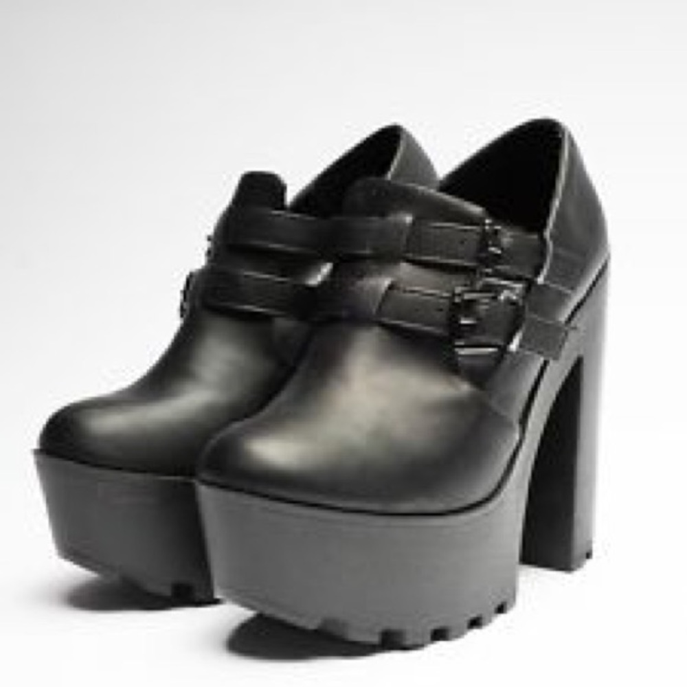 Soda Black Zealand Platform Heel Shoe